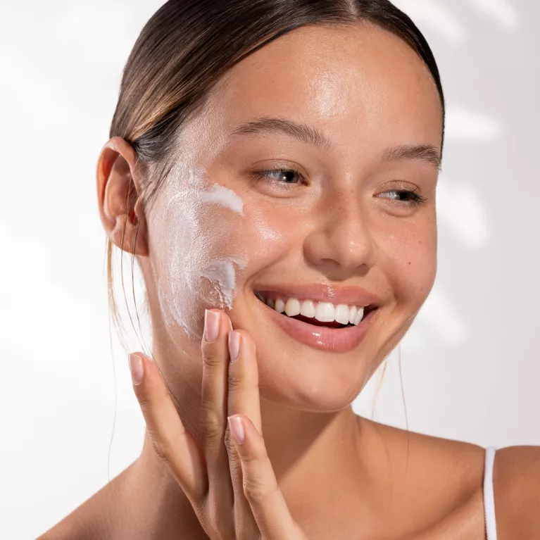 Mleczko-esencja nawilżająco- rozświetlająca glazed skin effect,  120 ml