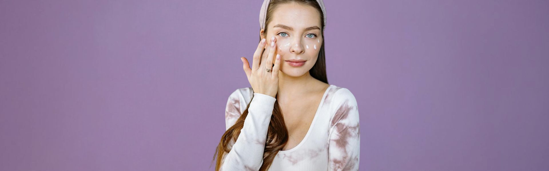 Pielęgnacja suchej cery – 5 zasad skutecznego nawilżenia skóry