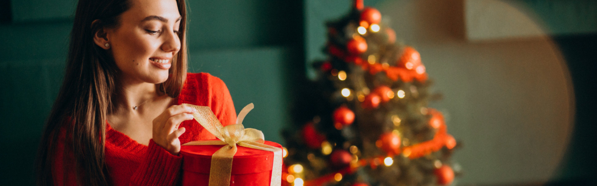 Najlepsze kosmetyczne prezenty dla kobiet na Mikołajki i Świięta - przegląd do 50 zł