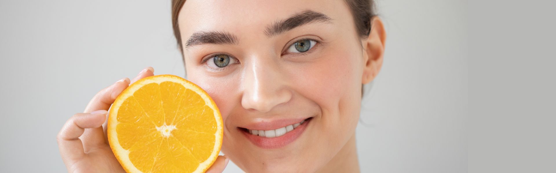 Dlaczego Twoja skóra potrzebuje witaminy C właśnie teraz?
