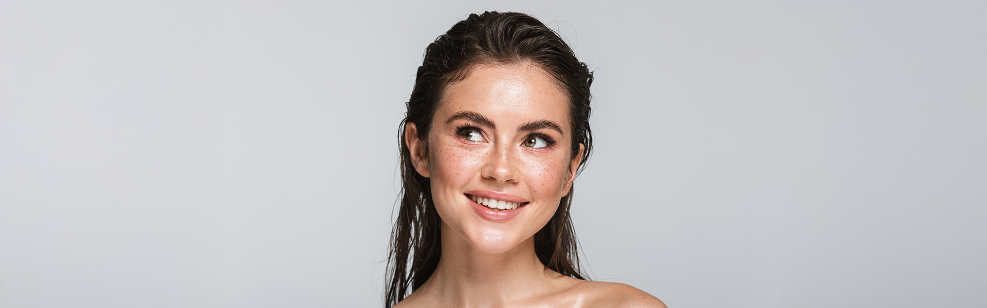 Jak dobrze nawilżyć twarz? Sposoby na zdrową skórę