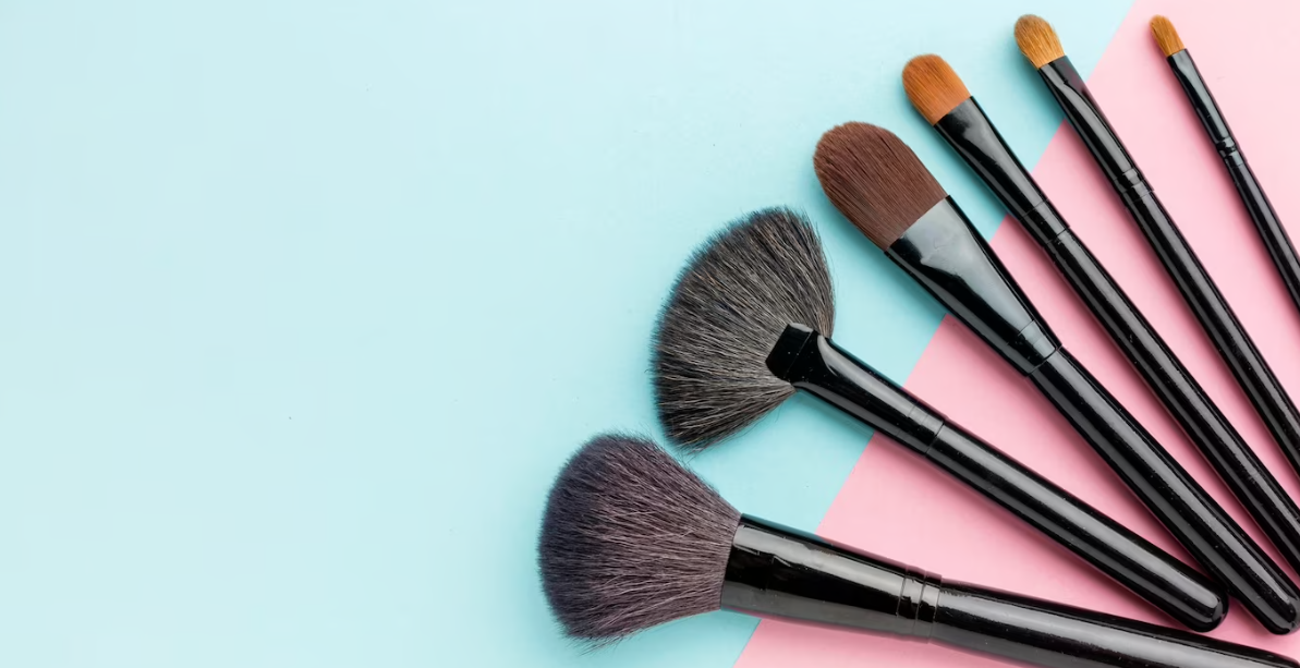 Jak zadbać o pędzle do makijażu?