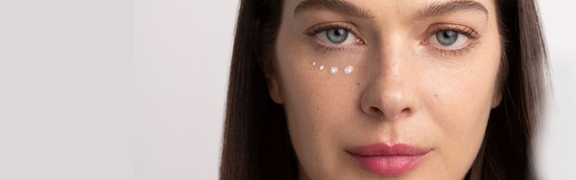 Pielęgnacja skóry pod oczami 